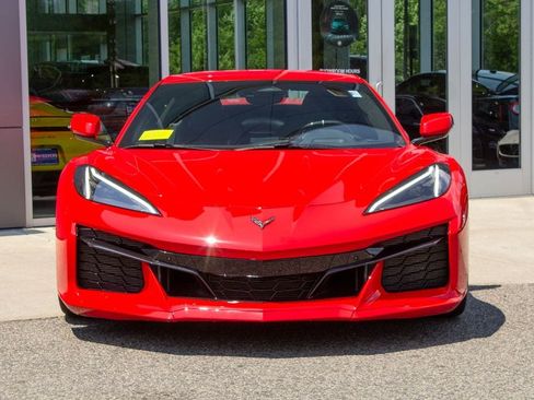 Used 2025 Chevrolet Corvette Z06 RWD image 2