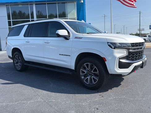 Used 2022 Chevrolet Suburban Z71 AWD/4WD image 2