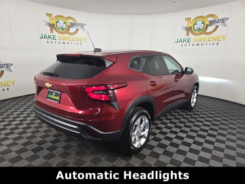 Certified 2024 Chevrolet Trax LS w/ LS Convenience Package FWD image 9
