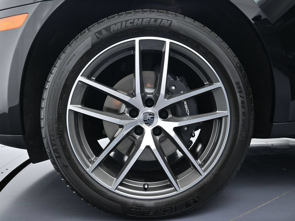 Certified 2026 Porsche Macan AWD/4WD image 26