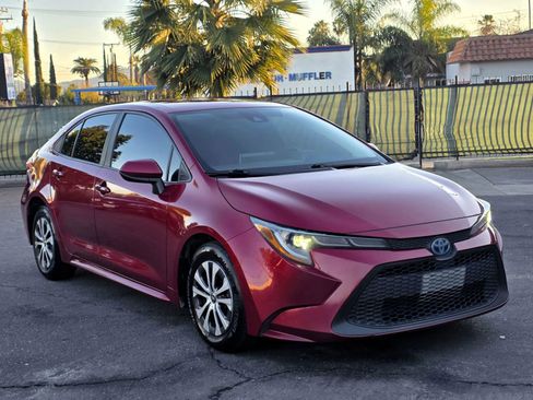 Used 2022 Toyota Corolla LE w/ Premium Interior Package image 2