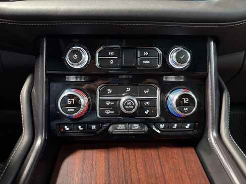 Used 2023 GMC Yukon XL Denali Ultimate image 14