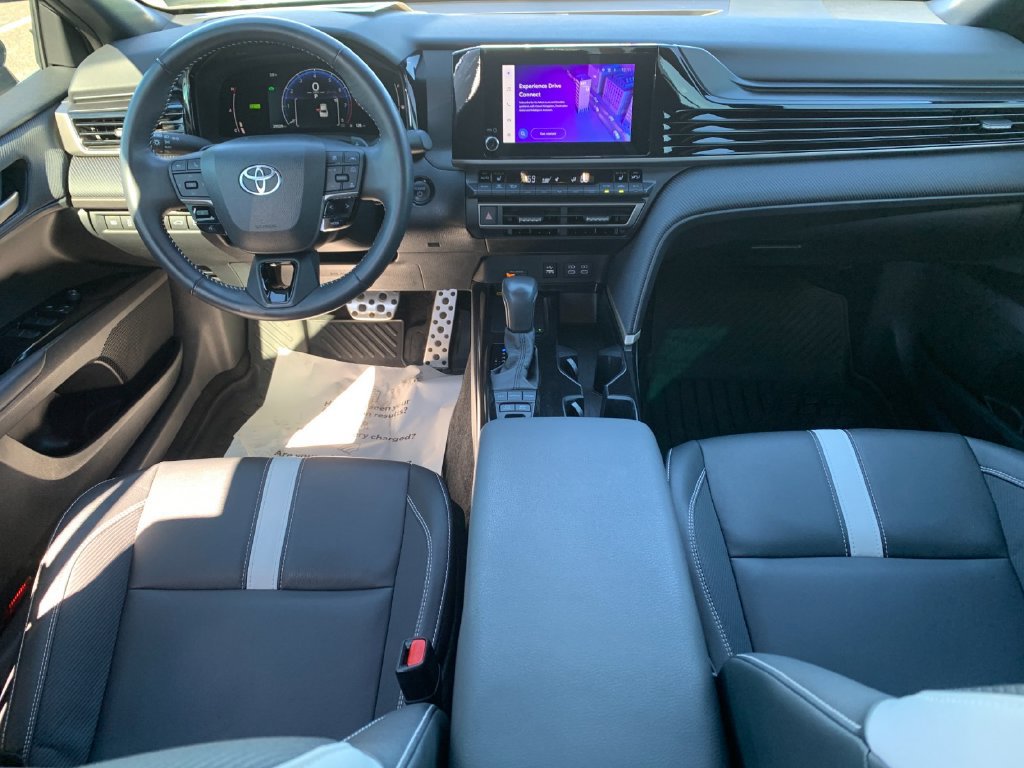 Used 2025 Toyota Camry SE w/ Convenience Package FWD image 16