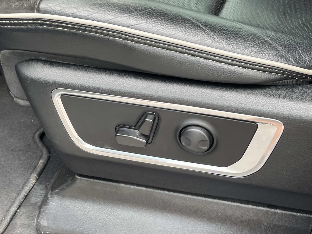 Used 2025 RAM 1500 Laramie AWD/4WD image 28