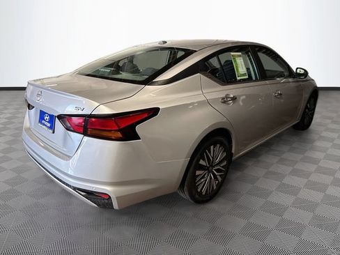 Used 2024 Nissan Altima 2.5 SV FWD image 7