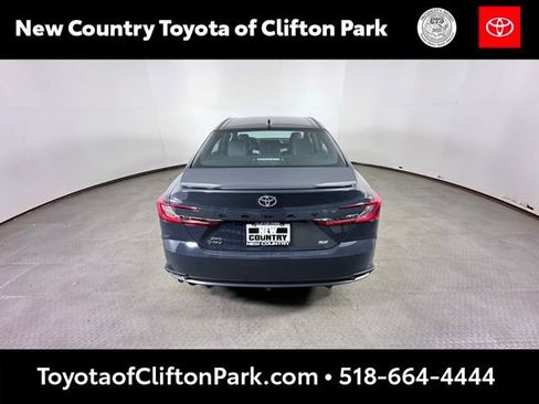 Used 2025 Toyota Camry SE w/ Convenience Package image 4