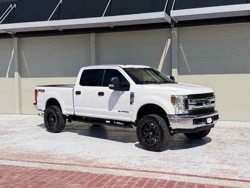 Used 2019 Ford F250 XLT w/ FX4 Off-Road Package AWD/4WD image 8