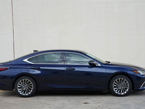 Used 2025 Lexus ES 350 Ultra Luxury w/ Accessory Package (Z1) FWD image 55