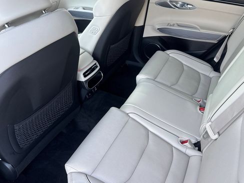 Used 2023 Genesis GV70 2.5T w/ Advanced Package image 27