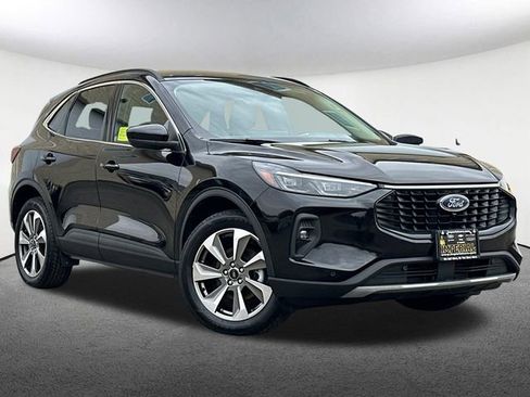 Used 2024 Ford Escape Platinum image 2