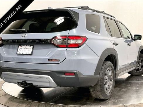 Used 2023 Honda Pilot TrailSport image 2