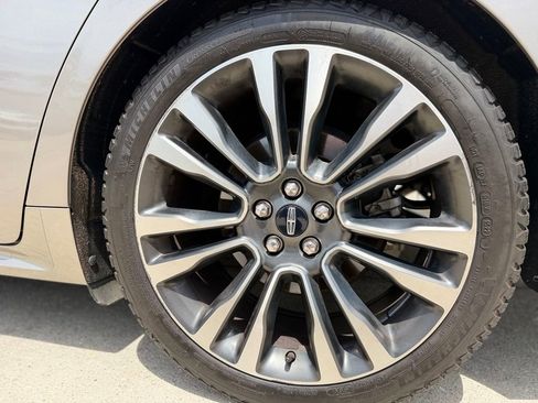 Used 2020 Lincoln Continental Reserve w/ Luxury Package FWD image 10