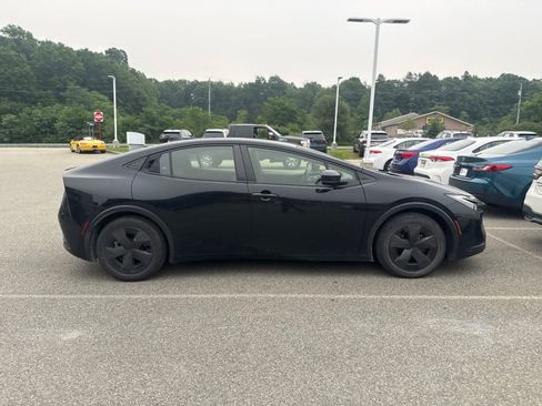 Used 2024 Toyota Prius LE FWD image 5