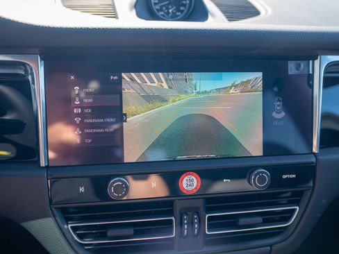 Certified 2026 Porsche Macan AWD/4WD image 18