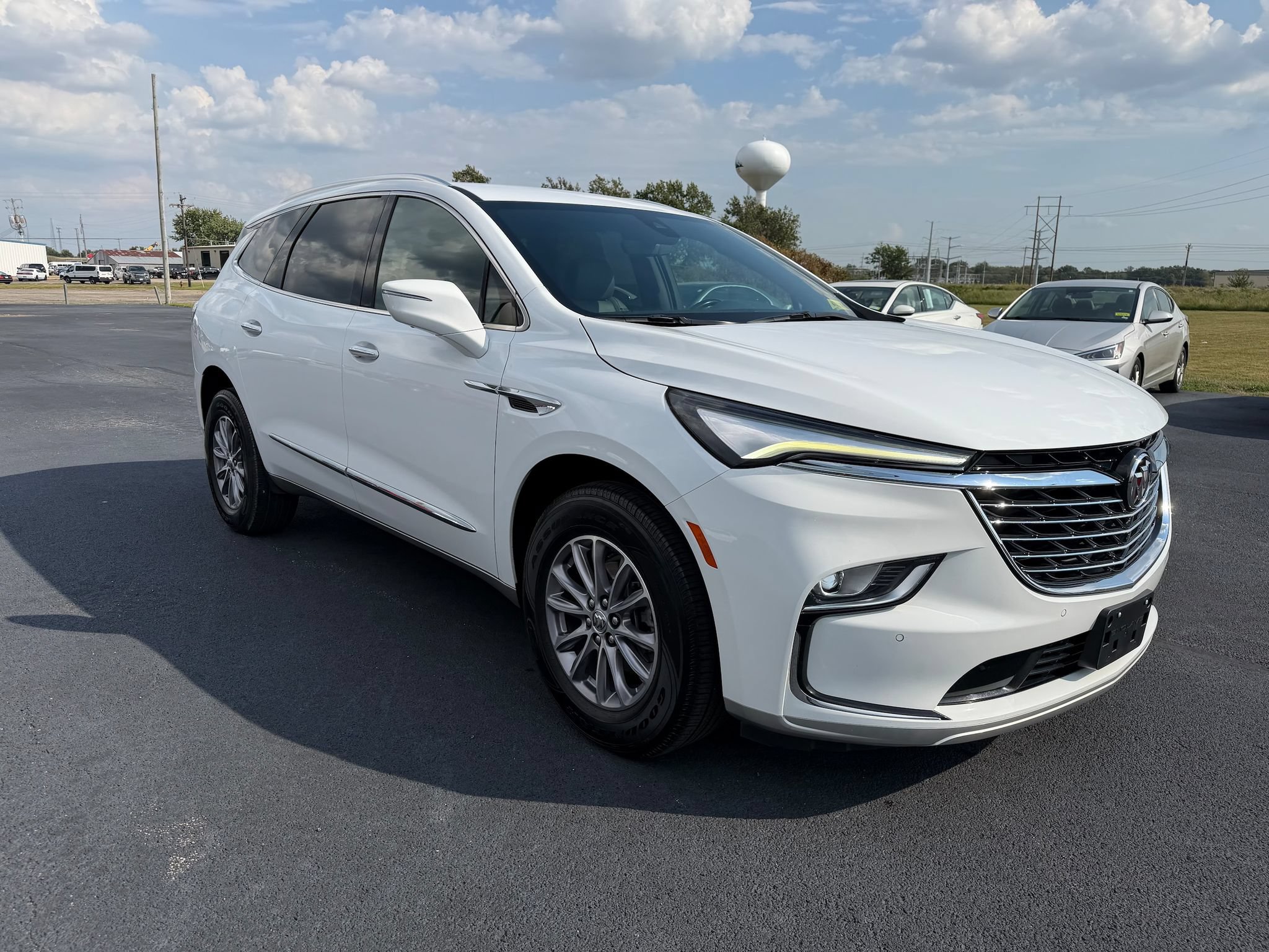 Used 2023 Buick Enclave Essence AWD/4WD image 35