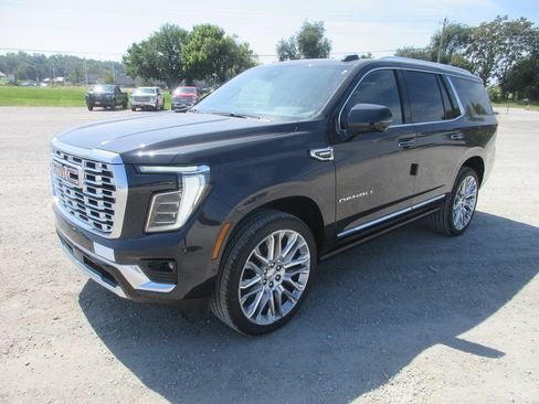 New 2026 GMC Yukon Denali w/ Denali Reserve Package AWD/4WD image 9