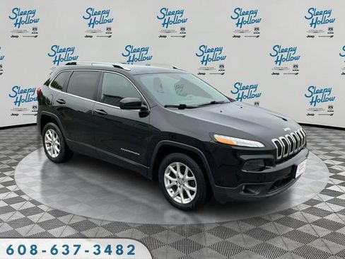 Used 2016 Jeep Cherokee Latitude w/ Cold Weather Group FWD image 3