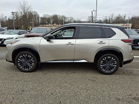 Certified 2025 Nissan Rogue Platinum image 5