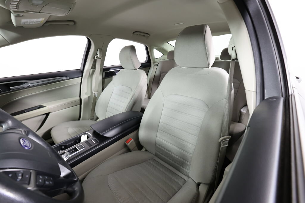 Used 2019 Ford Fusion SE FWD image 11