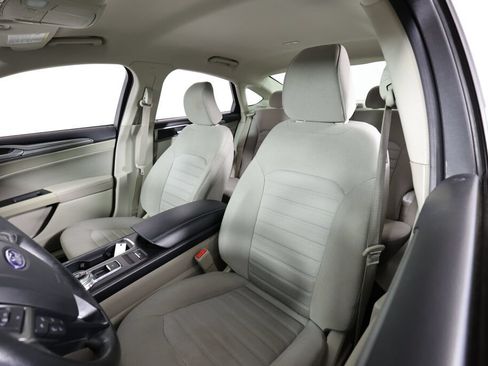 Used 2019 Ford Fusion SE FWD image 11