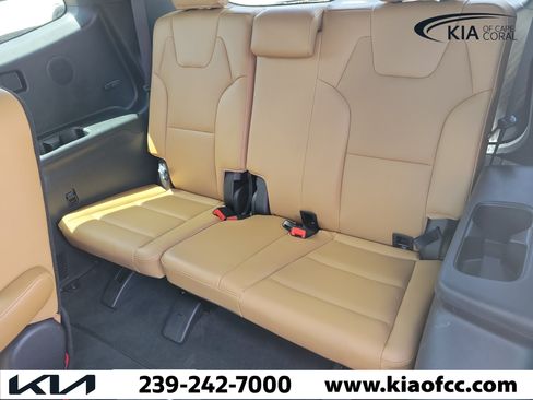 Certified 2022 Kia Telluride SX w/ Towing Package FWD image 13