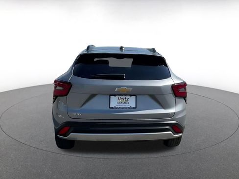 Used 2025 Chevrolet Trax LT w/ LT Convenience Package image 12