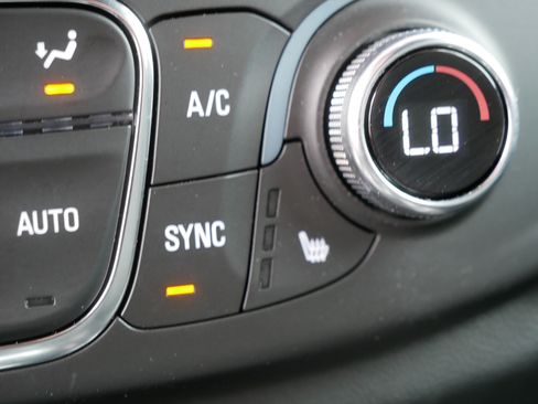 Used 2023 Chevrolet Traverse LT AWD/4WD image 32