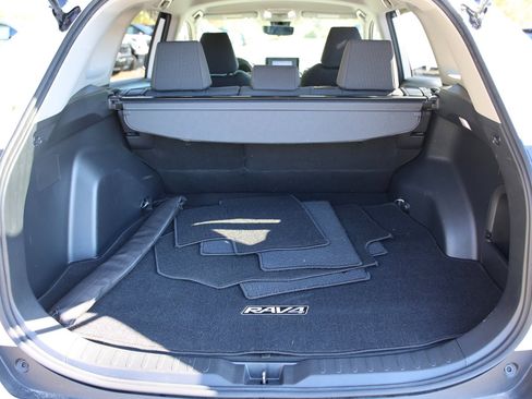 Used 2022 Toyota RAV4 LE image 14