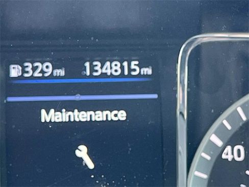 Used 2019 Nissan Titan SV w/ SV Convenience Package image 35