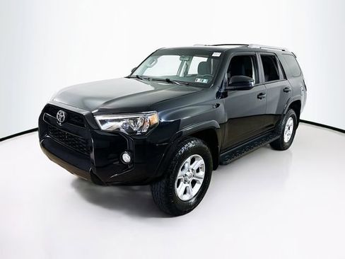 Used 2018 Toyota 4Runner SR5 AWD/4WD image 3