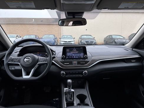 Used 2025 Nissan Altima 2.5 SV image 33