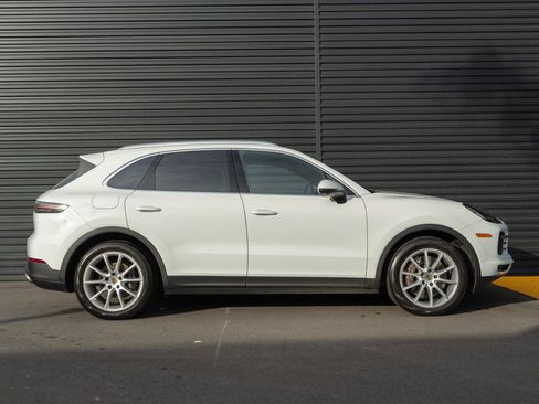 Used 2023 Porsche Cayenne AWD/4WD image 8