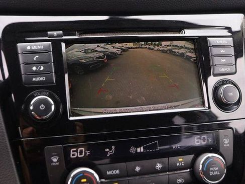 Used 2020 Nissan Rogue SV FWD image 17