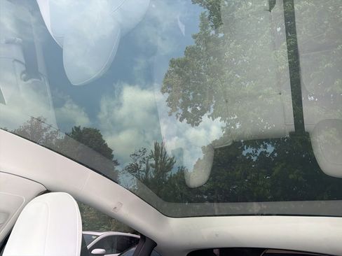 Used 2023 Tesla Model Y Long Range image 19