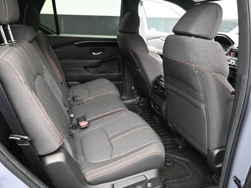 Used 2025 Honda Pilot Sport image 24