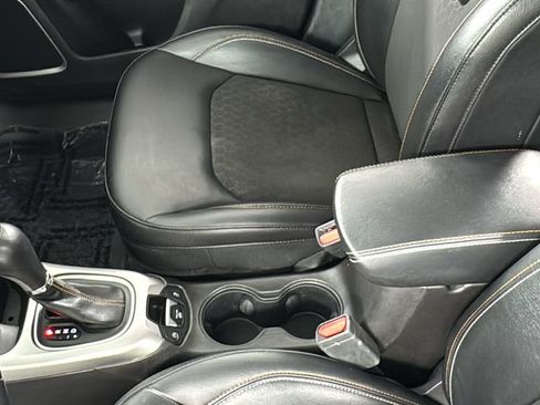 Used 2018 Jeep Compass Latitude w/ Popular Equipment Group image 32