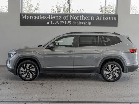 Used 2024 Volkswagen Atlas SE AWD/4WD image 2