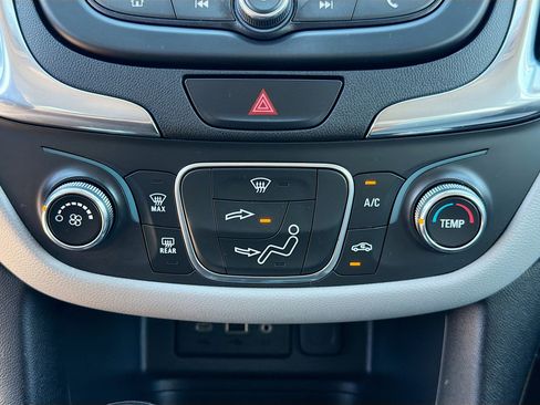 Used 2020 Chevrolet Equinox LS w/ LS Convenience Package image 31