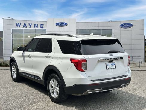 Used 2022 Ford Explorer XLT w/ Equipment Group 202A AWD/4WD image 4