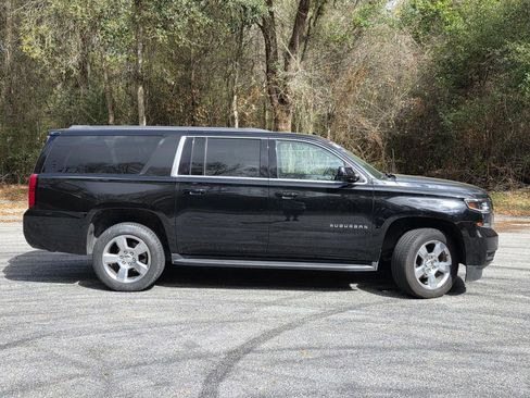 Used 2020 Chevrolet Suburban LT image 36