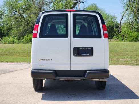 Used 2025 Chevrolet Express 2500 w/ Driver Convenience Package RWD image 6