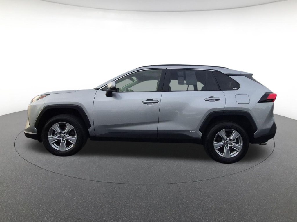 Used 2025 Toyota RAV4 XLE AWD/4WD image 8