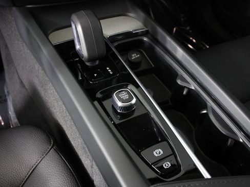 Certified 2025 Volvo XC60 B5 Plus AWD/4WD image 15