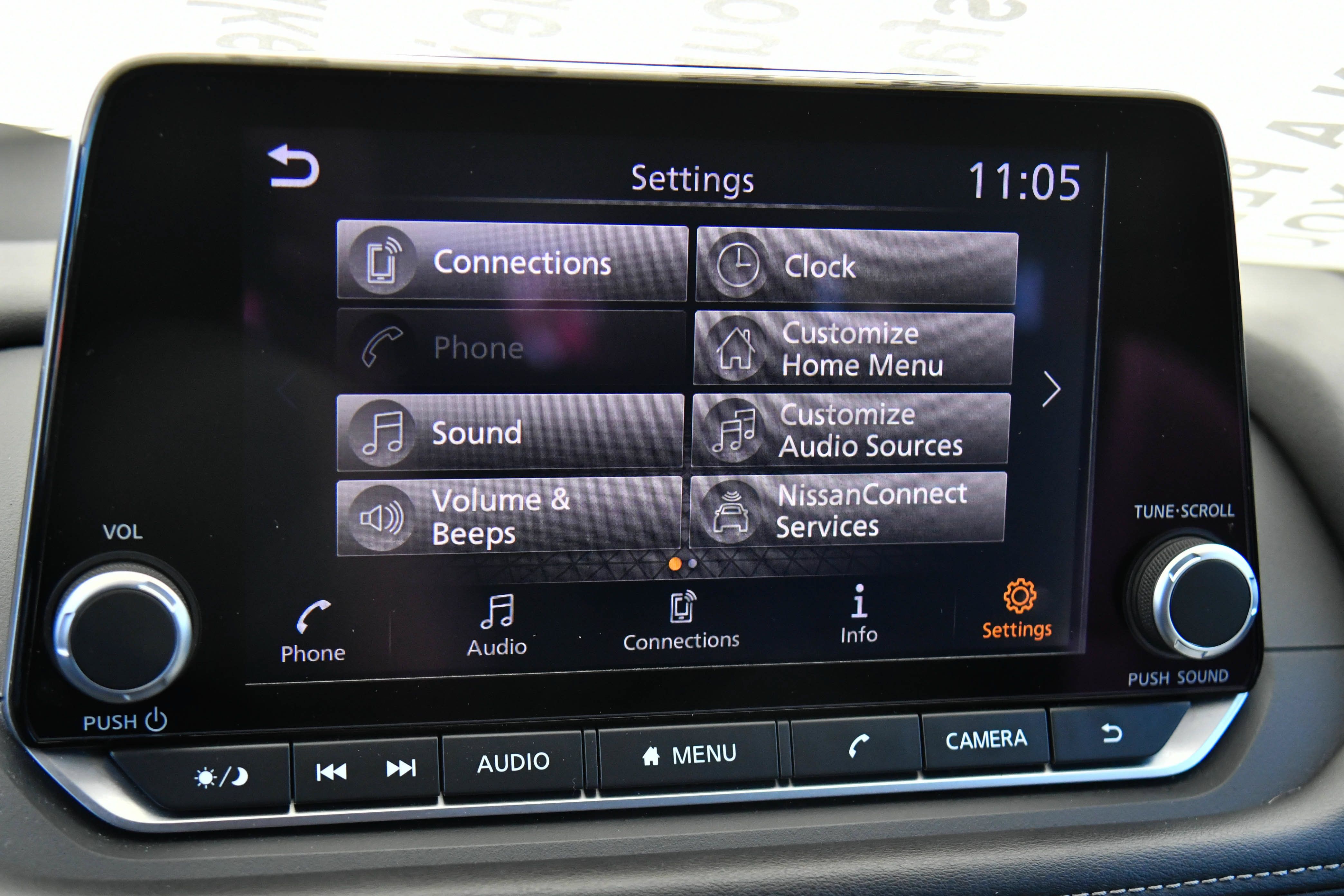 Used 2025 Nissan Rogue SV FWD image 21
