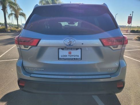 Used 2018 Toyota Highlander XLE image 5