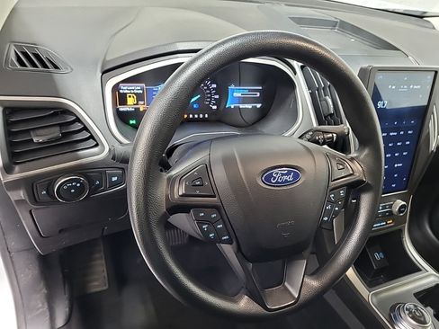 Used 2021 Ford Edge SE image 14