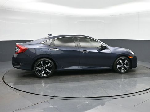 Used 2018 Honda Civic Touring image 8