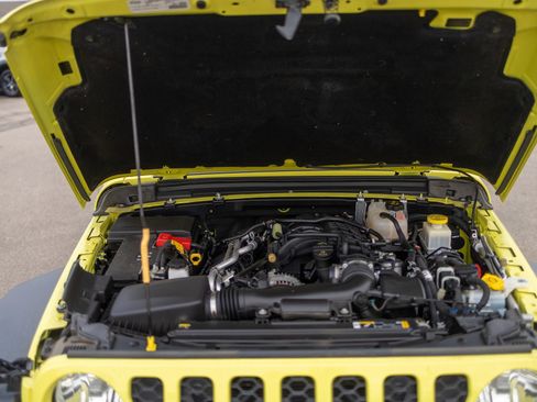 Used 2023 Jeep Gladiator Sport image 13