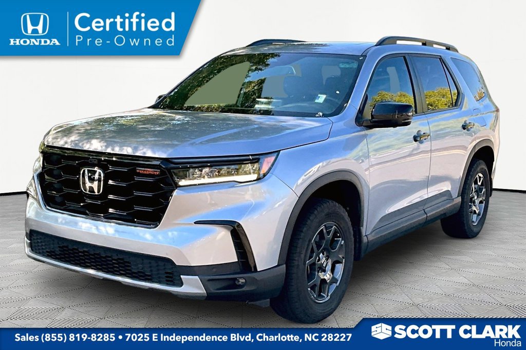 Certified 2025 Honda Pilot TrailSport image 3