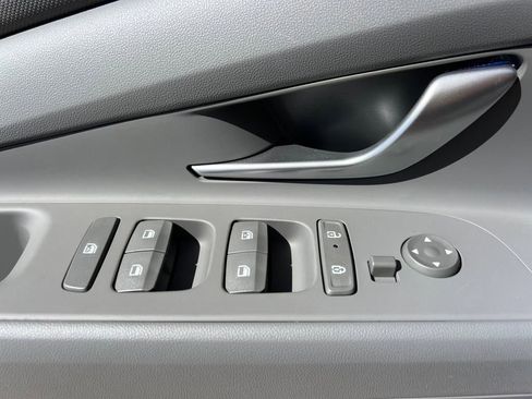 Used 2025 Hyundai Elantra Sport image 9